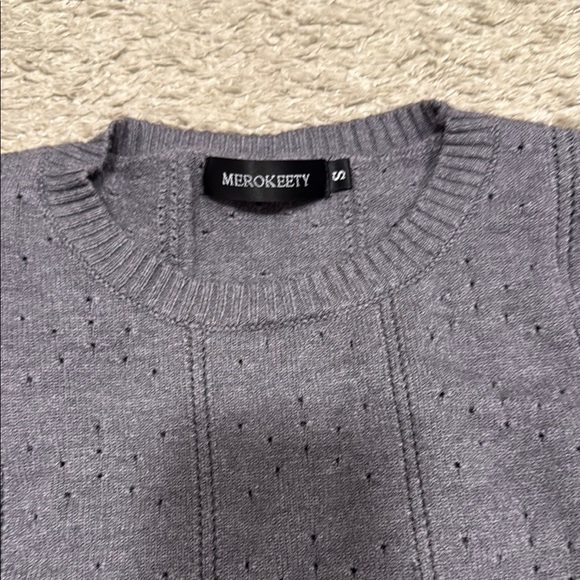 Cozy Gray Sweater with Short Sleeves - Picture 4 of 4